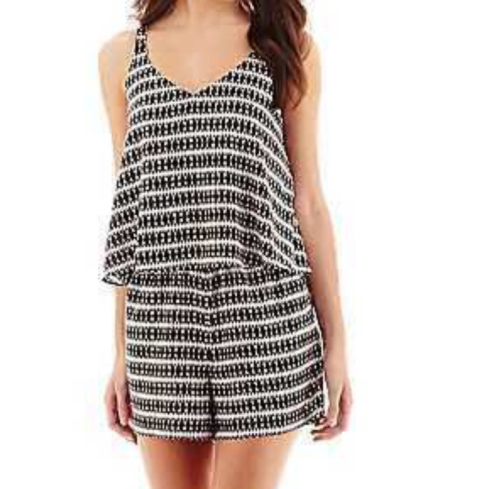 Cute Black/White Short Romper